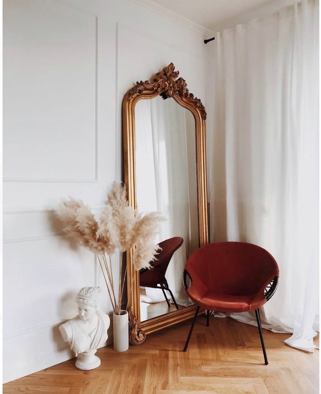 using mirrors for a luxury aesthetic