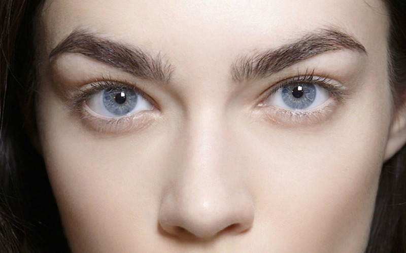 causes of acne between eyebrows